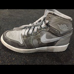 Air Jordan 1 Retro high silver “25th Anniversary”